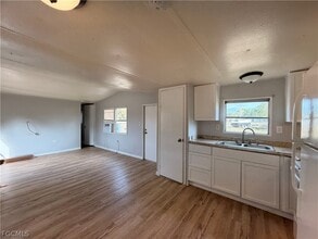 Building Photo - 7897 Suncoast Dr