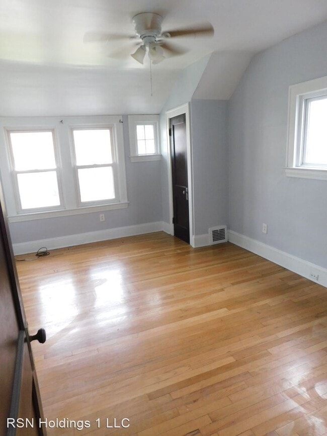 Building Photo - 3 br, 1.5 bath House - 3300 BEECHWOOD AVE