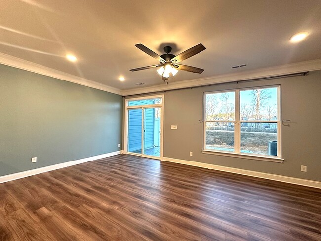 Foto del edificio - HARRISBURG TOWNHOME