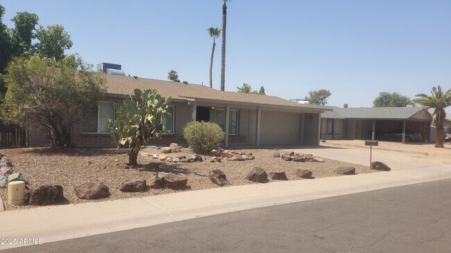 Foto del edificio - 3719 W Hearn Rd