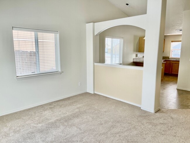 Foto del edificio - New on the Market!