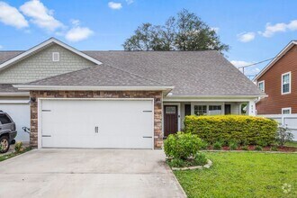 Building Photo - 876 Fairview Dr