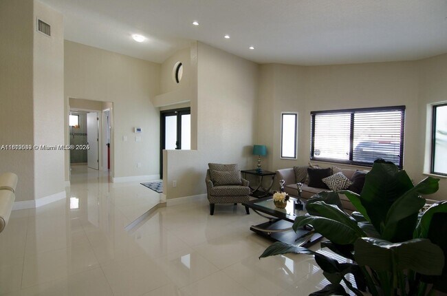 Foto del edificio - 8750 NW 142nd St