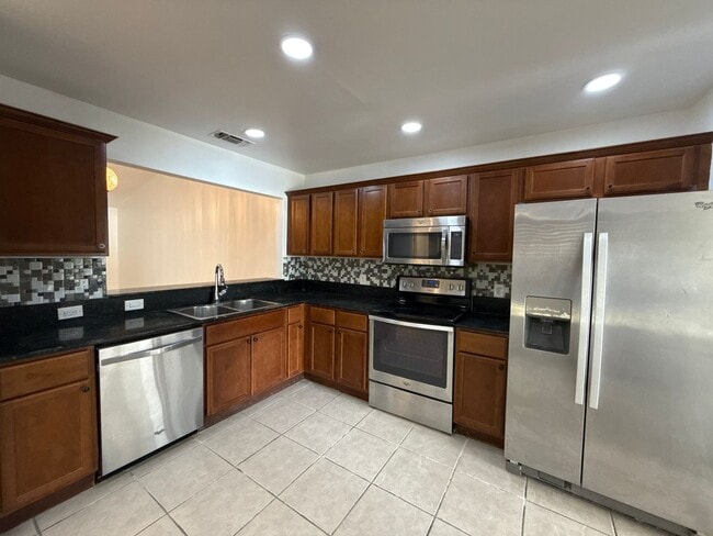 Foto del edificio - Fantastic, 3-bedroom, 2-bathroom,