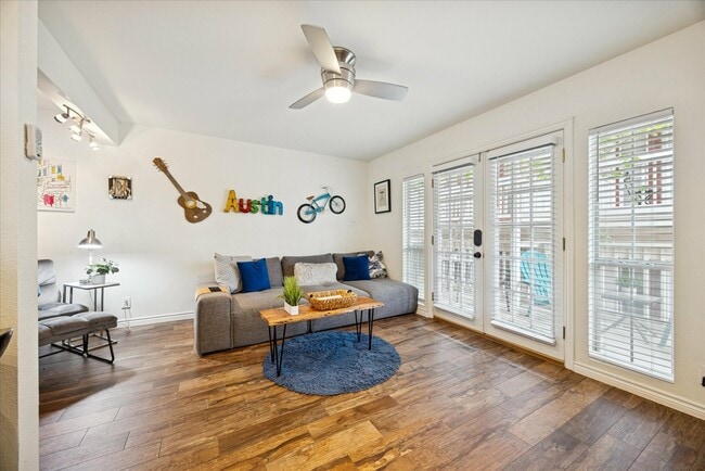 Building Photo - 1510 W 6th St