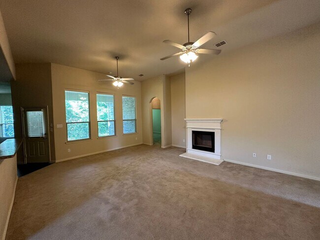 Foto del edificio - 4 bed 2 bath Forest Hill home