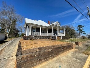 Building Photo - 103 E Forest St