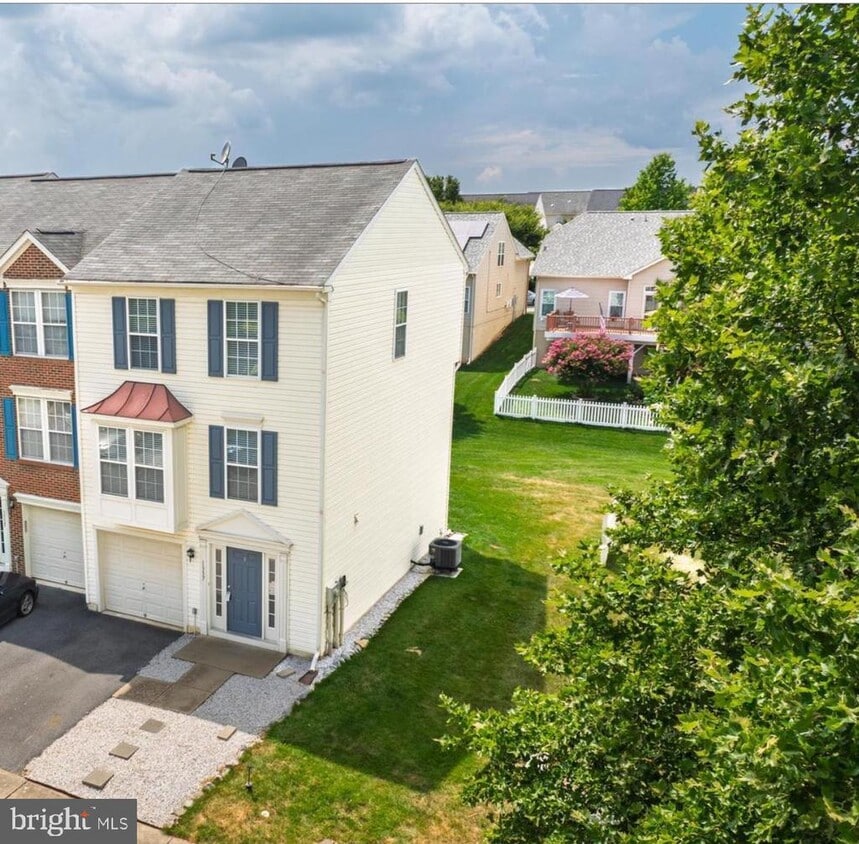 Primary Photo - 1337 Steed St