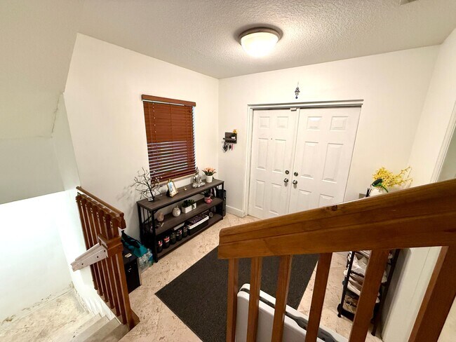 Foto del edificio - 1033 SW 9th Ct