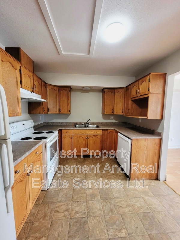 Primary Photo - 2142 Upland St