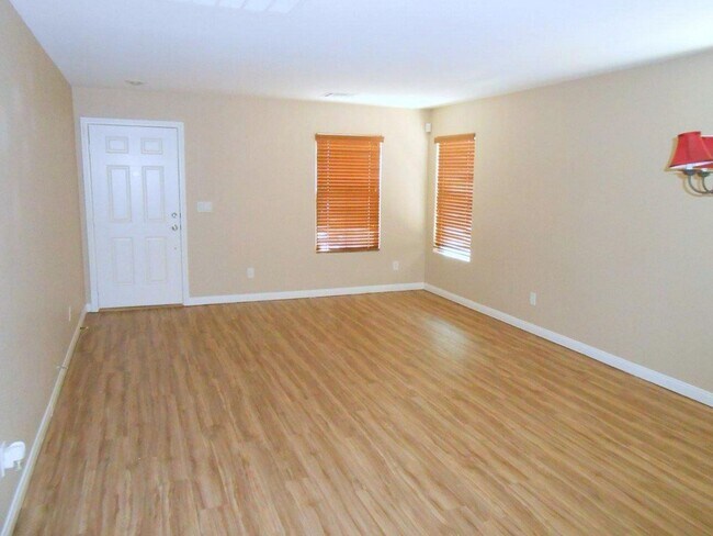 Foto del edificio - Beautiful Two Story 5 Bedroom Home in SW