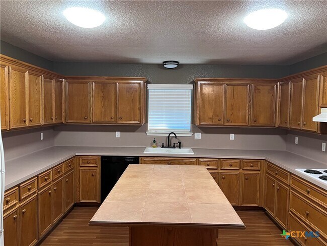 Foto del edificio - 1241 Rapids Rd