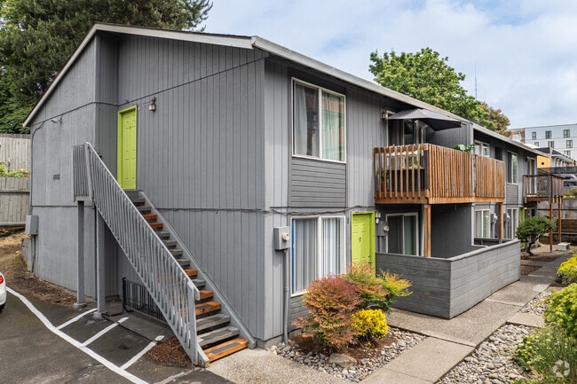 Exterior - Moreland Place Apartments