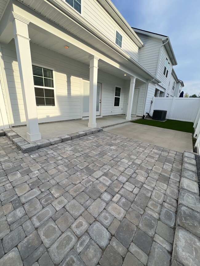 Building Photo - 4340 Doral Dr