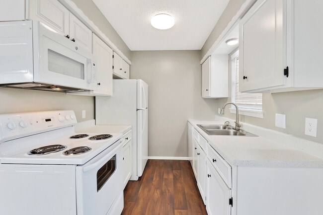 Foto del edificio - Westwood Flats Apartment Homes