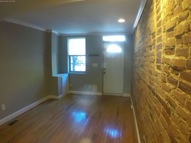 Building Photo - 912 S Potomac St
