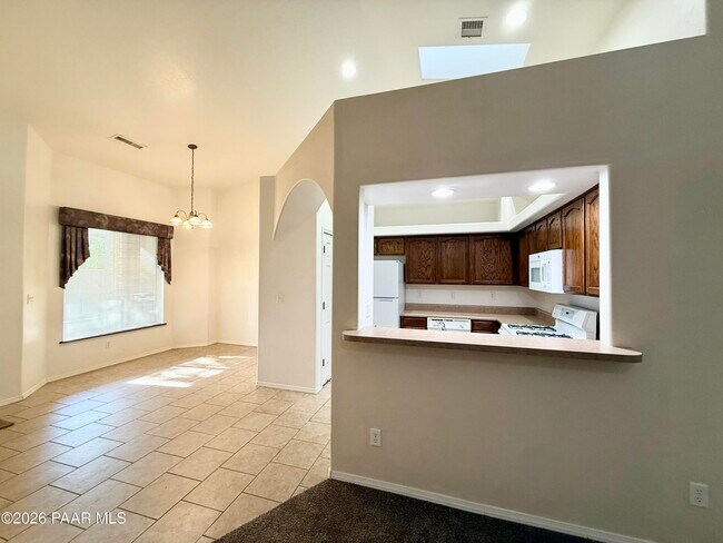 Building Photo - 1460 Loren Dr