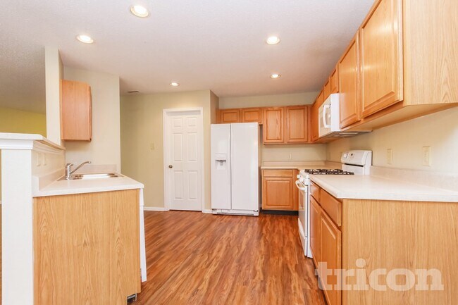 Foto del edificio - 8243 Firefly Way