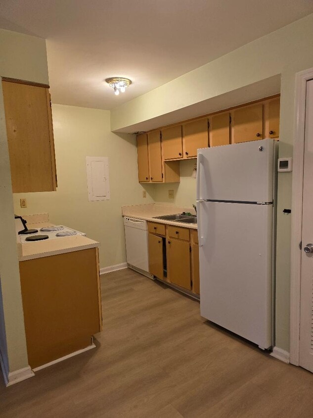 Building Photo - 2494 Etiwan Ave