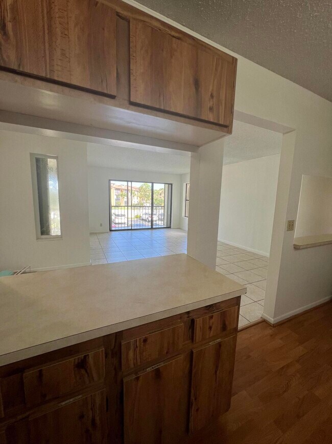 Foto del edificio - 706 Sunny Pine Way