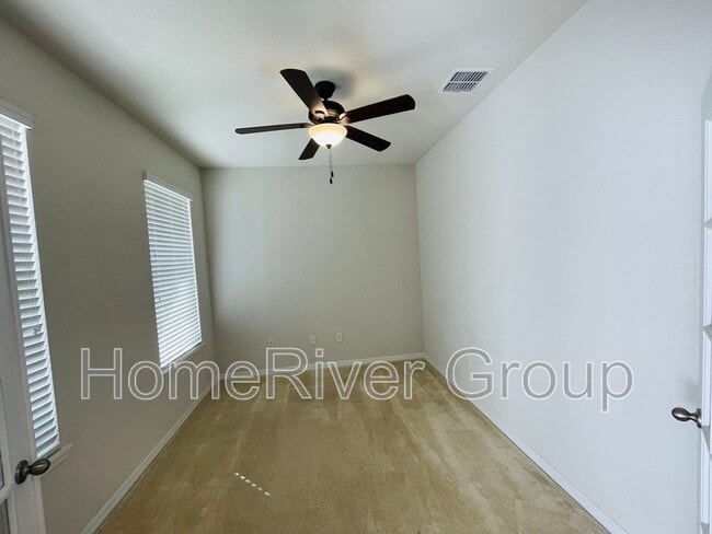 Foto del edificio - 11310 Leland Groves Dr