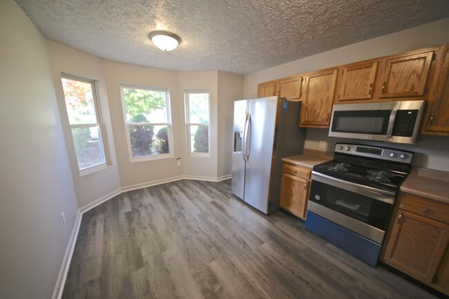 Foto del edificio - 876 Meadowlands Dr