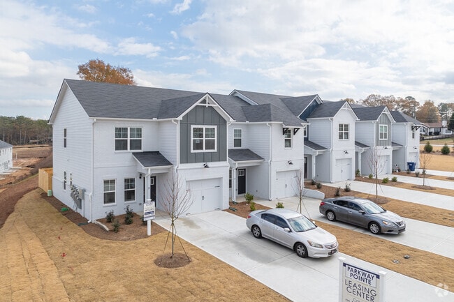 Building Exterior - Parkway Pointe