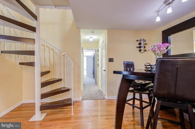 Foto del edificio - 13056 Shadyside Ln