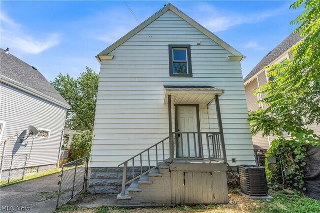 Building Photo - 2306 Tampa Ave