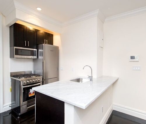 Foto principal - 135 E 4th St