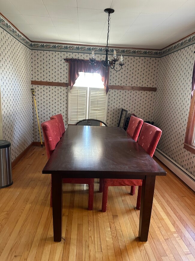 Building Photo - 4 Maple Ave