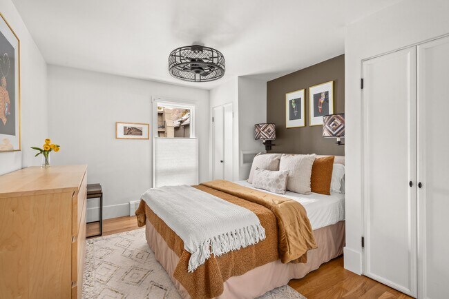 Building Photo - 250 S Original St