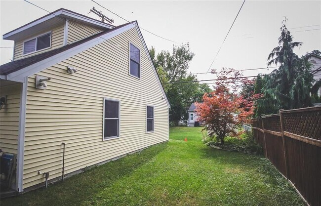 Building Photo - 1208 Emmons Ave