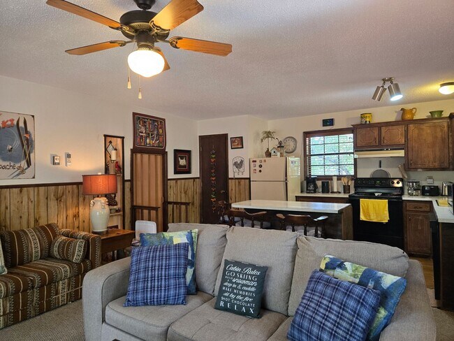 Building Photo - Furnished Cabin Close to Midtown