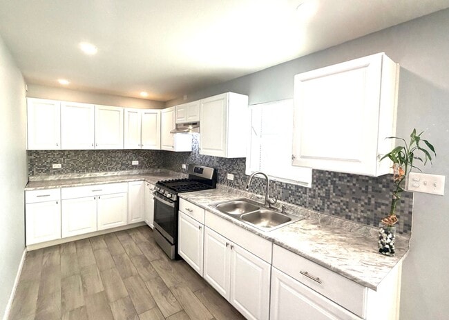 Building Photo - Charming 4 bedroom, 2 bath home in East El Paso!