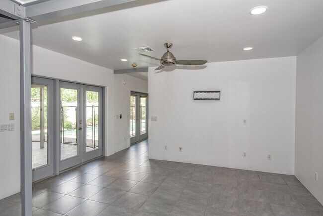 Foto del edificio - 1640 W Clarendon Ave, Phoenix, AZ 85015