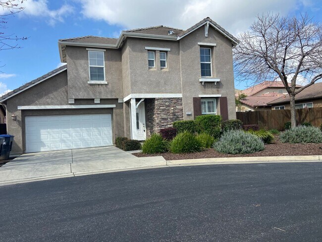Building Photo - Lovely home available in Avalon!