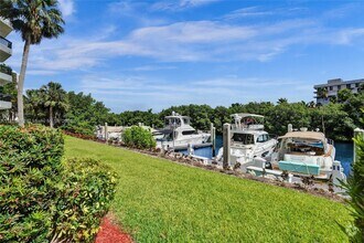 Building Photo - 3500 Mystic Pointe Dr