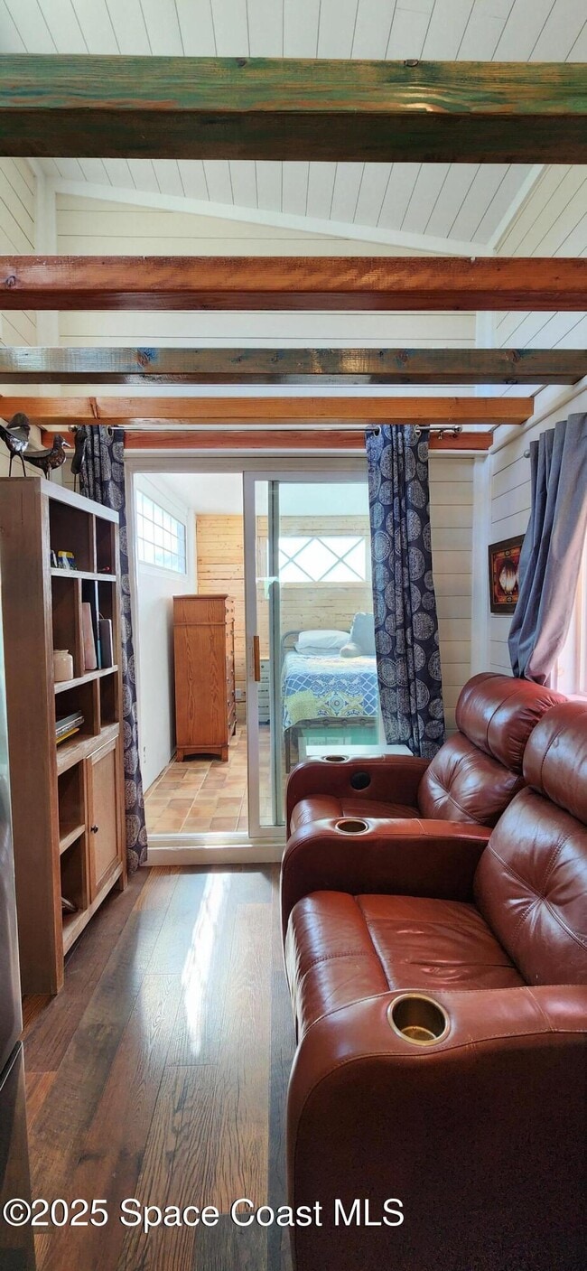 Building Photo - 232 Flamingo Dr