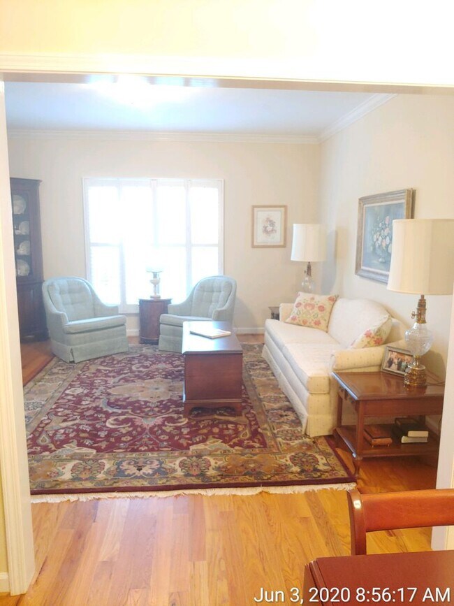 Foto del edificio - * RE-RENTAL AVAILABLE 7/15/26 * 3 Bedroom 2.5 Half Bath Townhouse with 2 Car Garage
