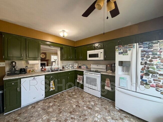 Building Photo - 401 Pam Ln