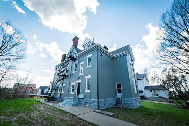Building Photo - 1228 Hodgkiss St