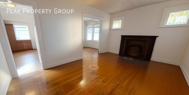 Building Photo - 349 Warner St