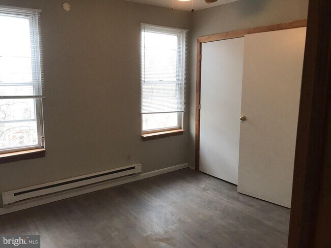 Building Photo - 1215 S 47th St