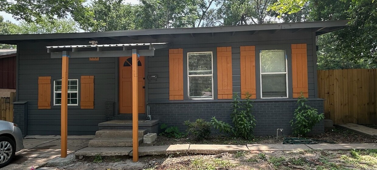 Foto principal - 607 W Dallas St
