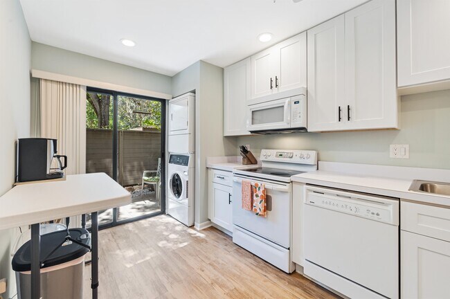 Building Photo - 1628 Boathouse Cir