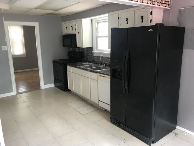 Building Photo - 10234 Imperial Dr