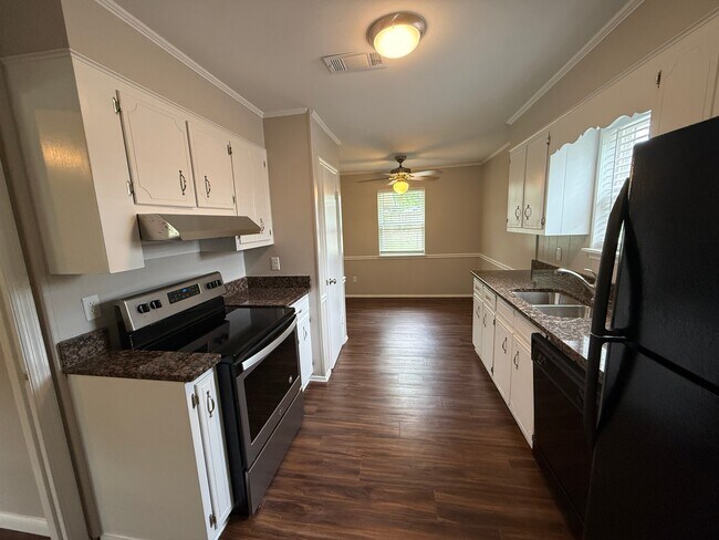Foto del edificio - 2414 Cox Rd