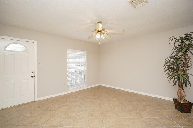 Building Photo - 11614 Pompano Ln