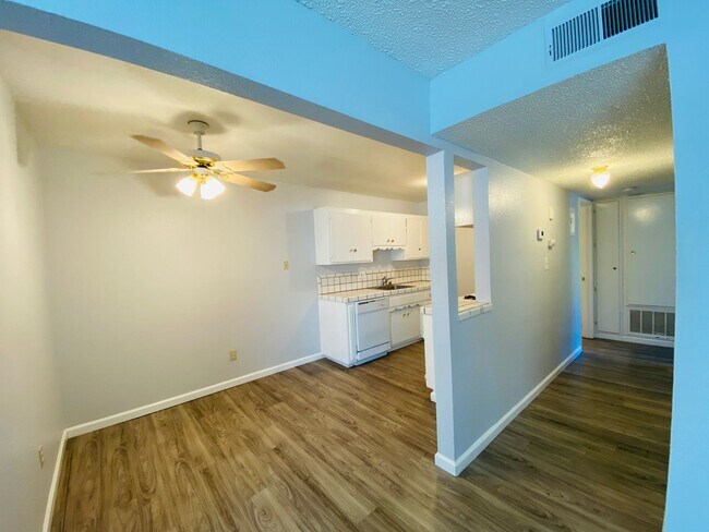 Foto del edificio - 4561 Ashcroft Ave